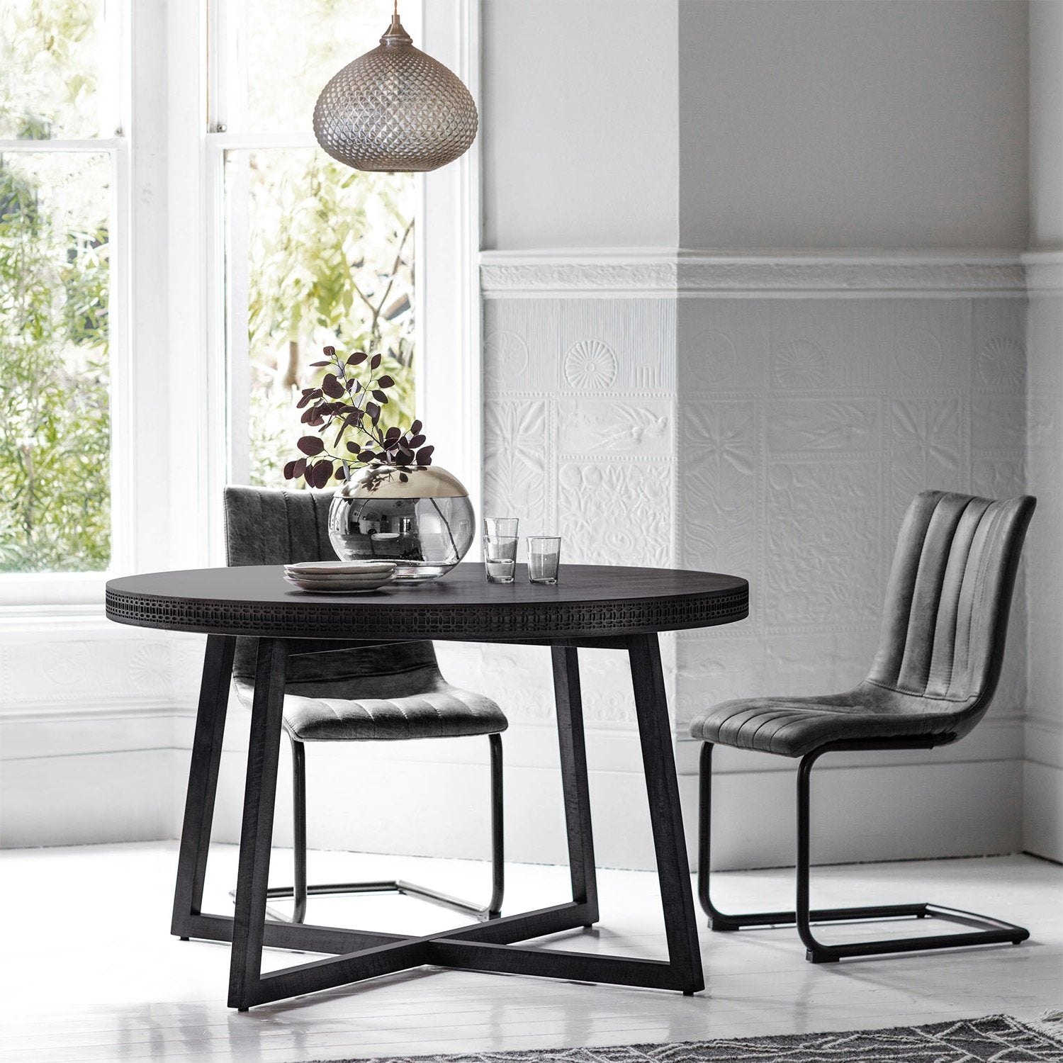 Bette - Round Dining Table