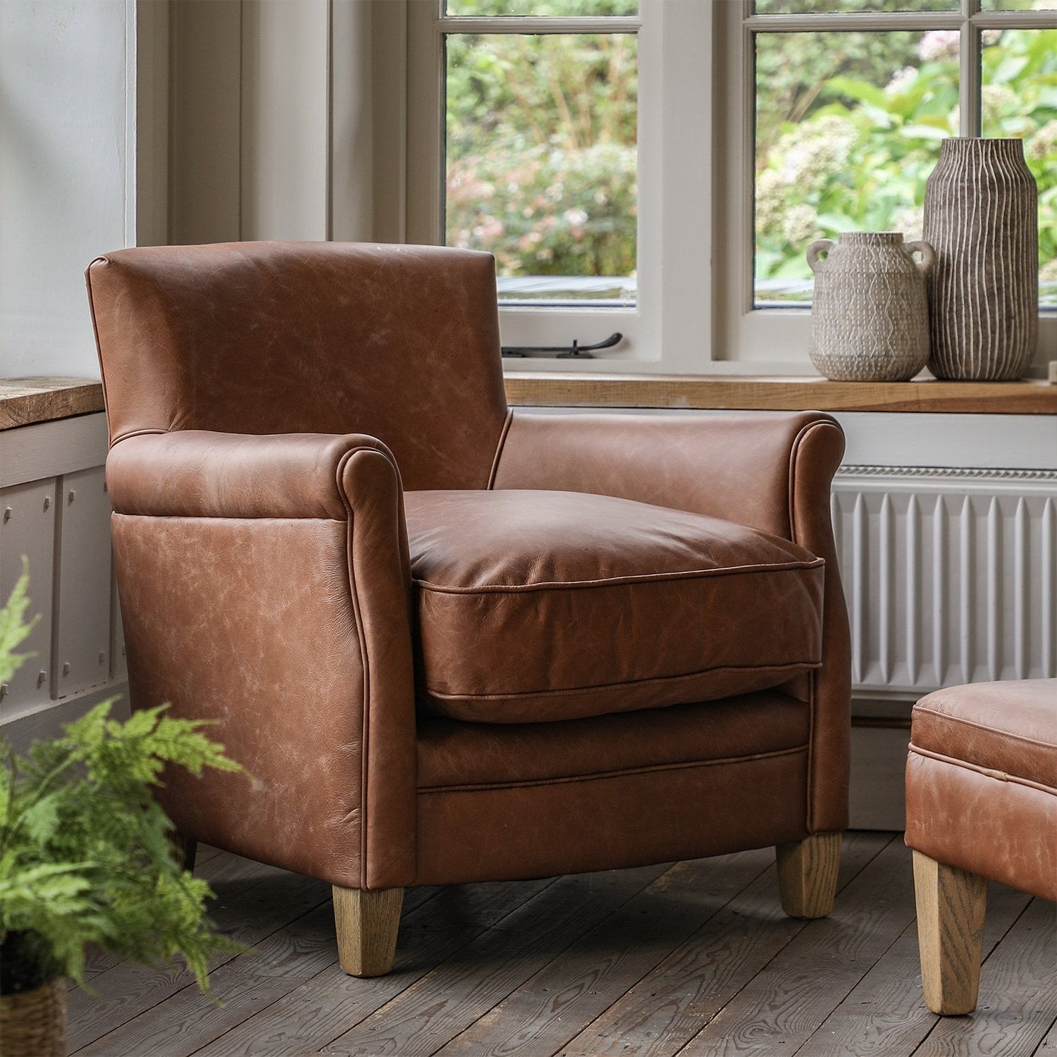 Classic Style Armchair 
