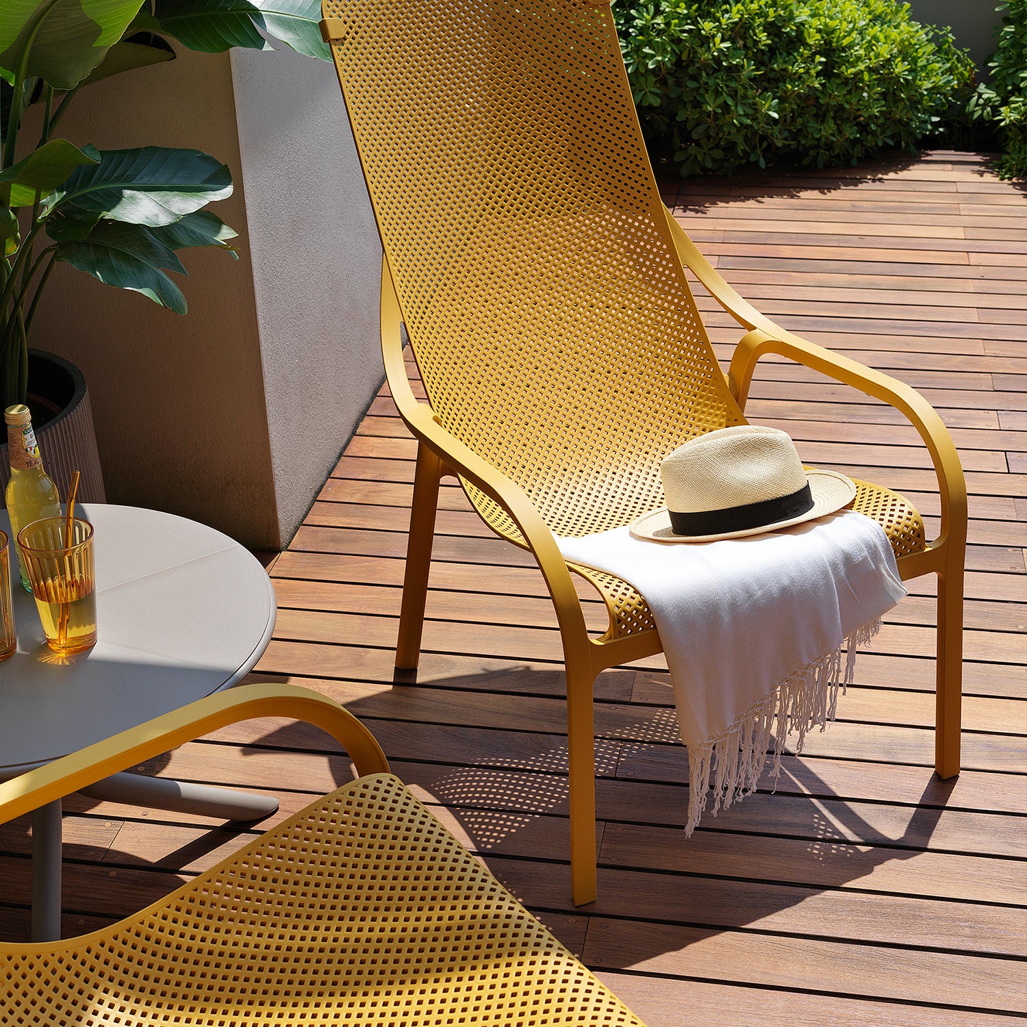 Modern garden furniture set featuring 2 Nardi Net Lounge Chairs