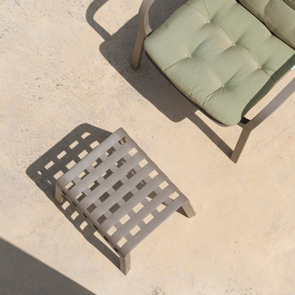 40044.10.000 small garden footstool. Shop the Poggio online now.