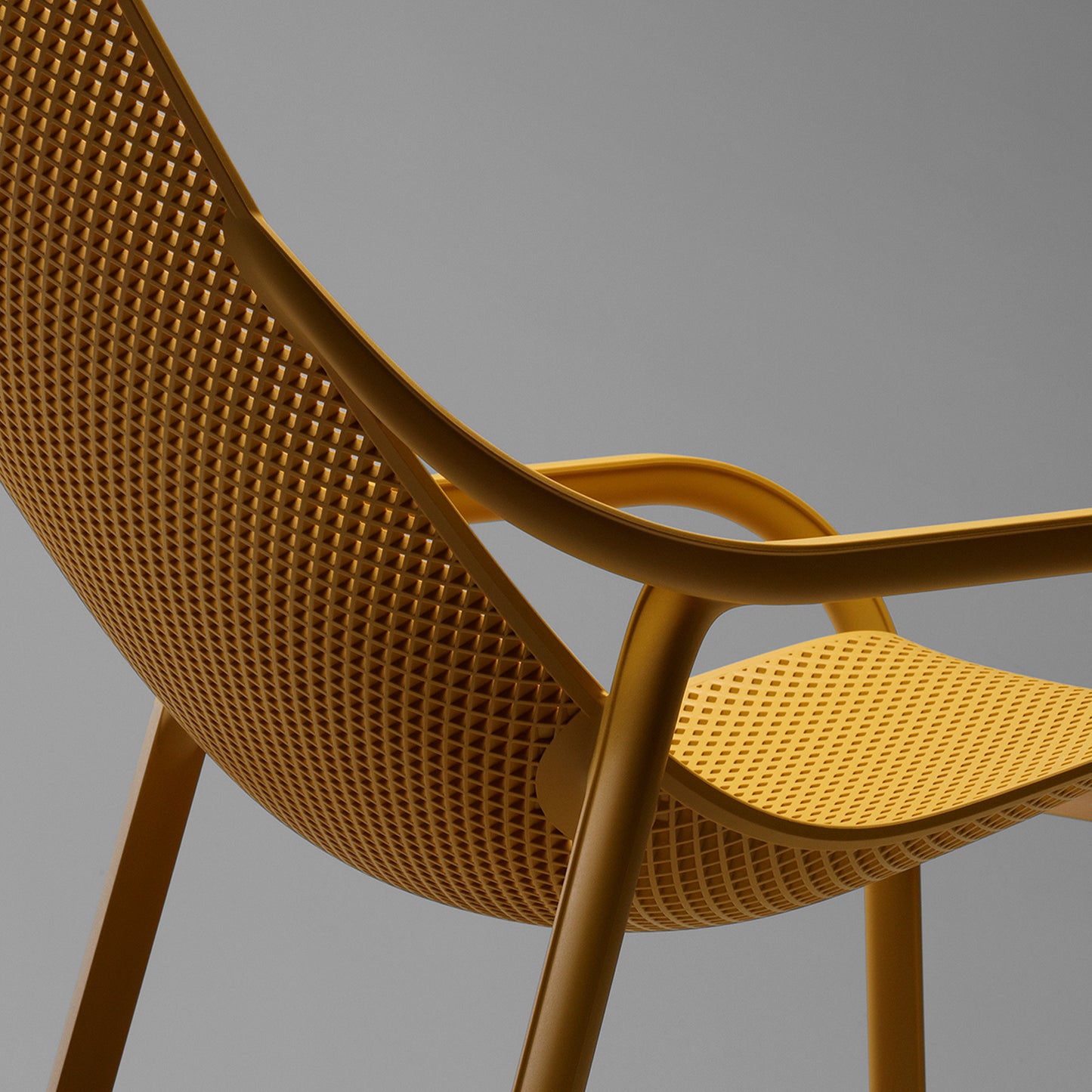 Sleek and contemporary Net Lounge Chairs by Nardi for outdoor use