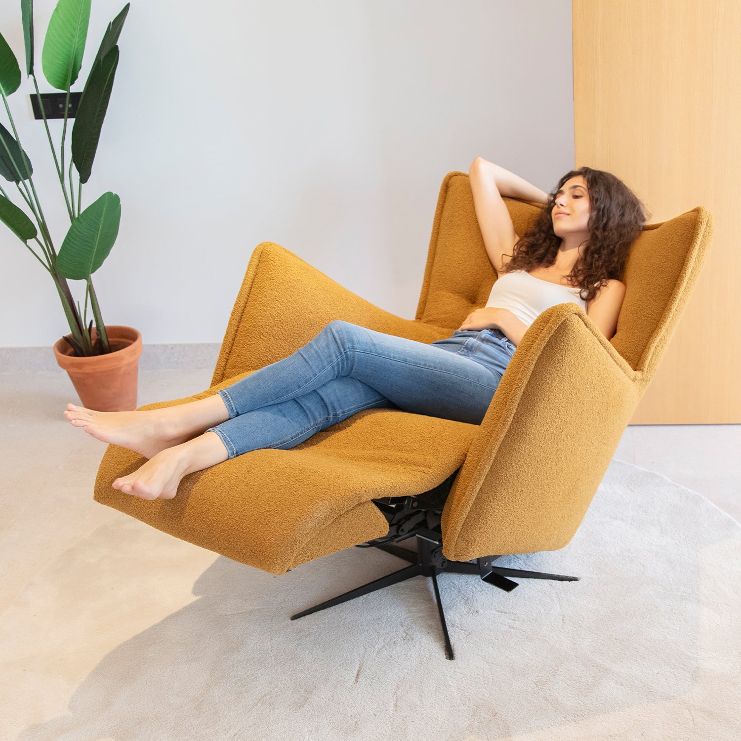 Lay back and chill in our Simone relax recliner chair by Fama.