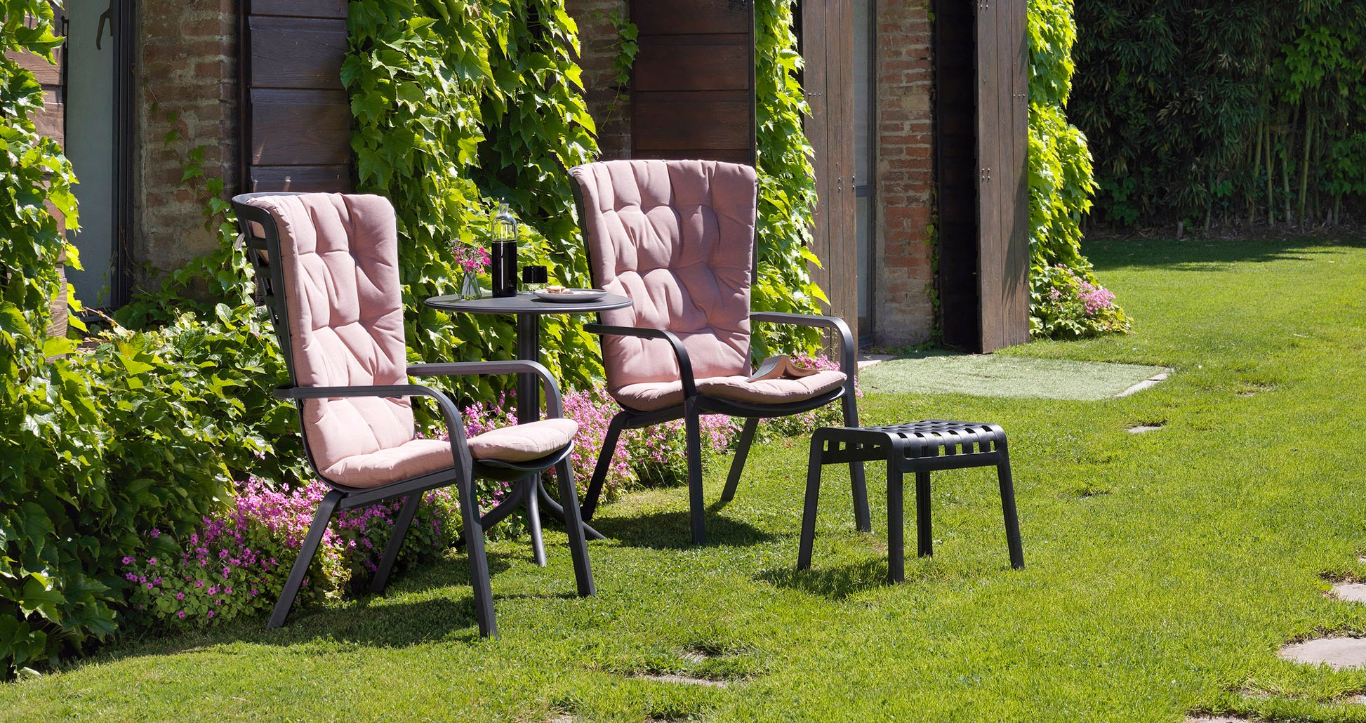 Watch our Folio garden chair video for measurements, finishes and product details.